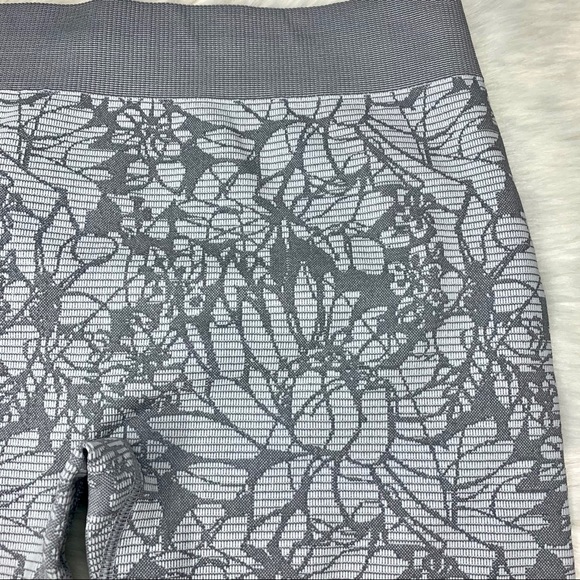 Fabletics Sebastian Mid-Rise Crop, Sz Sm - Picture 8 of 11